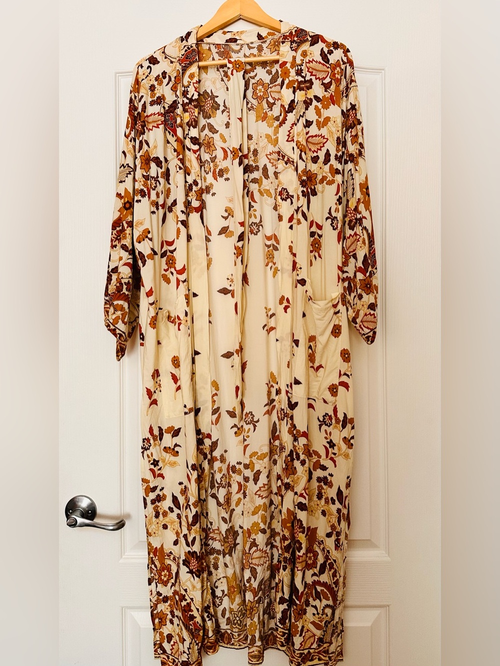 Cream Floral Long Sleeve kimono robe